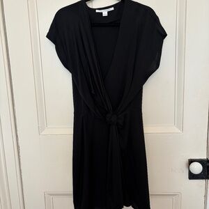 DIANE von FURSTENBERG SILK WRAP DRESS SIZE 8 BLACK